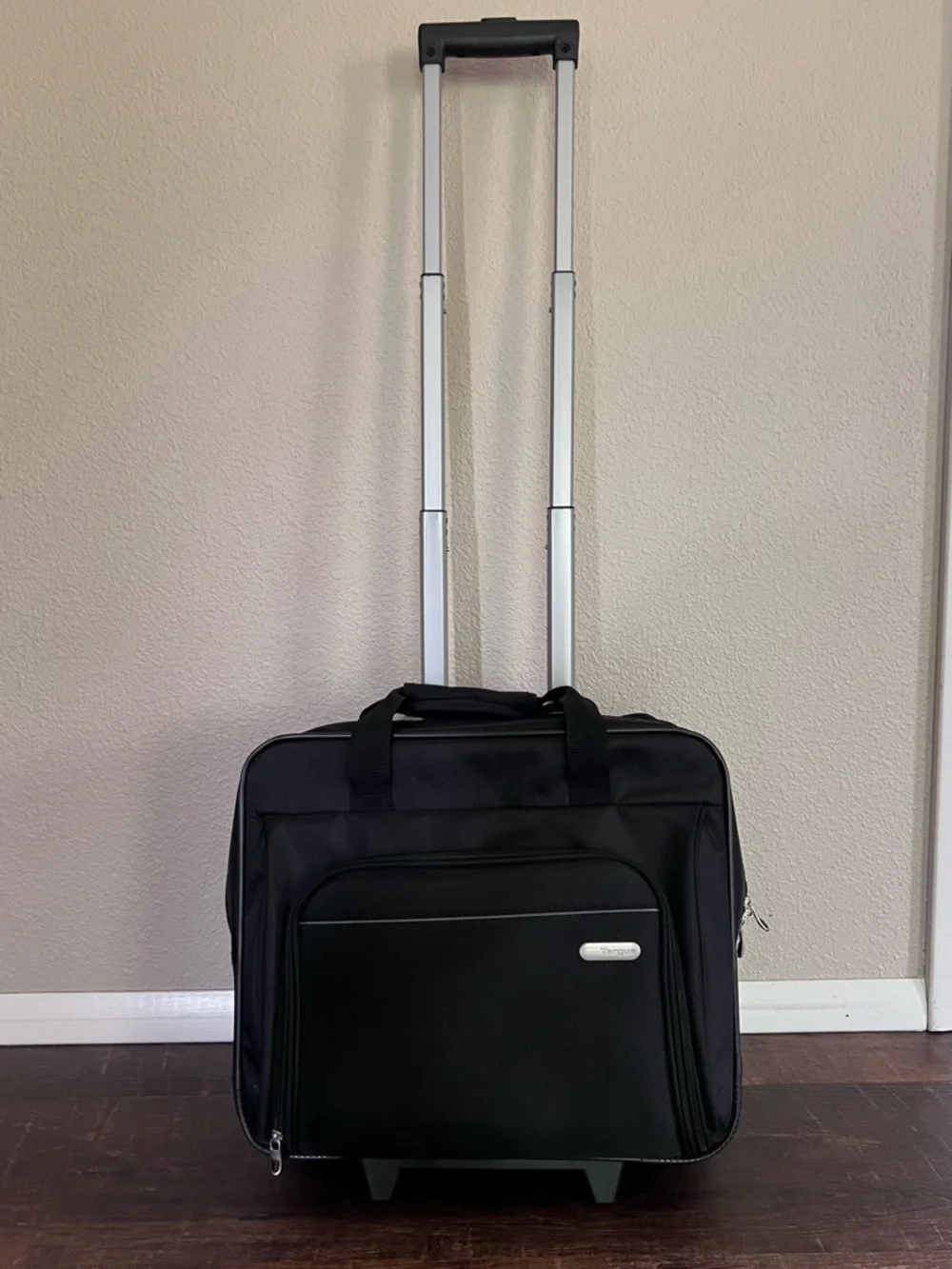 Targus rolling work bag. Black. Silver-toned hardware. - Picture 3 of 16